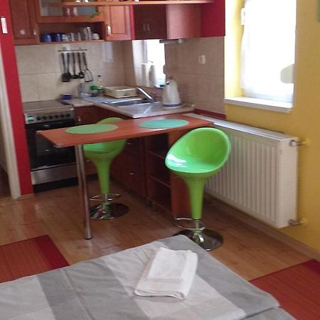 Mediterran Szallas Gyula Exteriör bild
